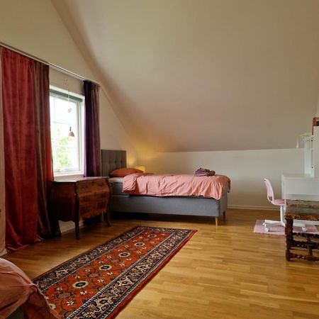Lila Rummet - Rum Naera Bad Och Centrum, 1 Tr Upp - Saengklaeder & Handdukar Ingar 팔예스테든 외부 사진